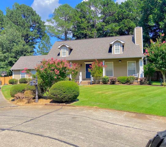 32 Woodland Court, Jacksonville, AR 72076