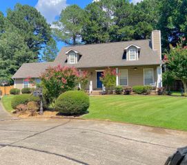 32 Woodland Court, Jacksonville, AR 72076