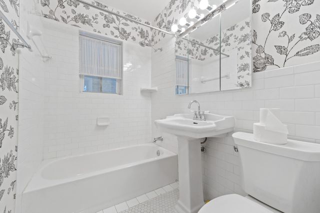 609 NE 9th Ave, Fort Lauderdale, FL 33304