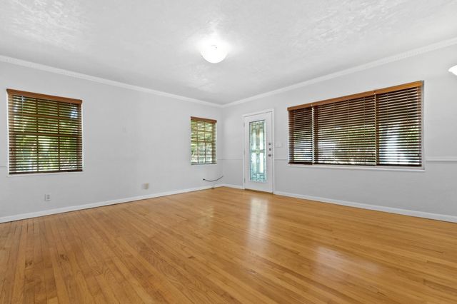 609 NE 9th Ave, Fort Lauderdale, FL 33304