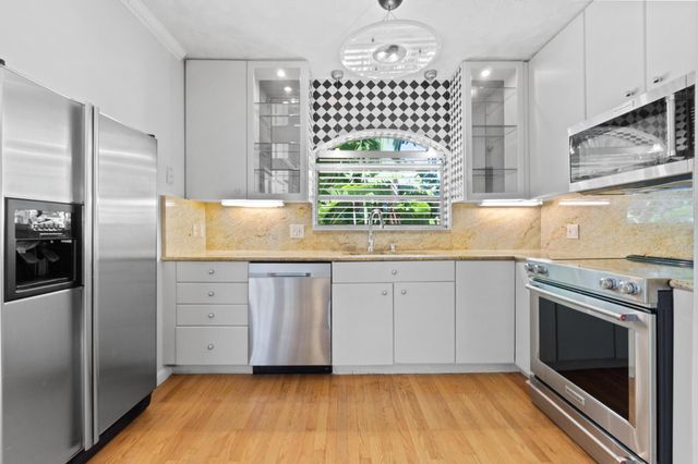 609 NE 9th Ave, Fort Lauderdale, FL 33304