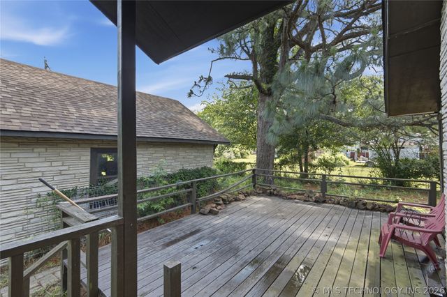 1613 E 9th Street, Okmulgee, OK 74447
