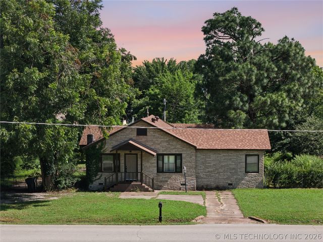 1613 E 9th Street, Okmulgee, OK 74447