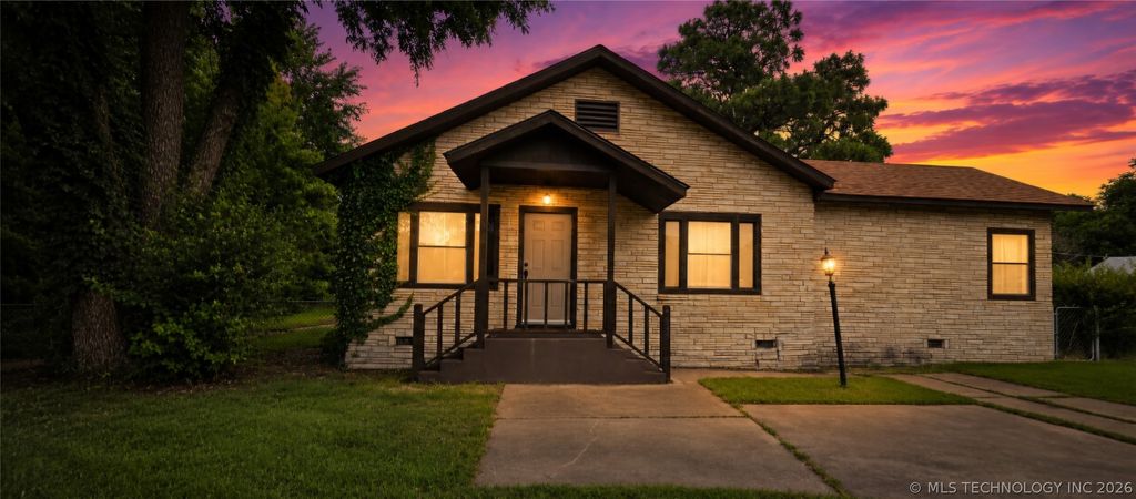 1613 E 9th Street, Okmulgee, OK 74447