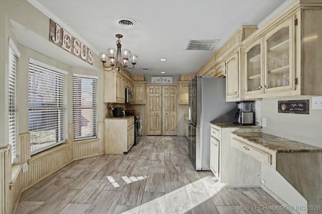 1712 Valley Road, Sapulpa, OK 74066