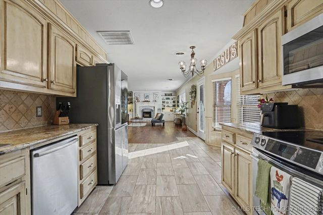 1712 Valley Road, Sapulpa, OK 74066