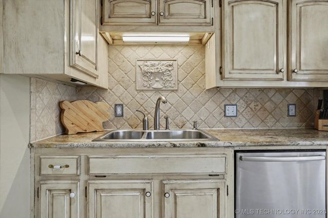 1712 Valley Road, Sapulpa, OK 74066