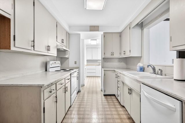 2533 S Sheridan Avenue, Springfield, MO 65804