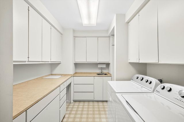 2533 S Sheridan Avenue, Springfield, MO 65804