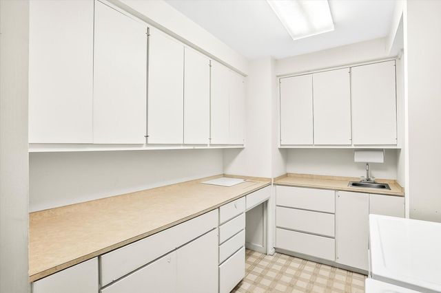 2533 S Sheridan Avenue, Springfield, MO 65804