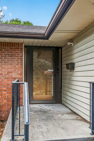 2533 S Sheridan Avenue, Springfield, MO 65804