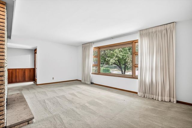 2533 S Sheridan Avenue, Springfield, MO 65804