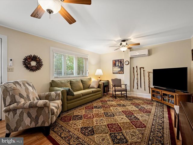 17 E LEICESTER ST, Winchester, VA 22601