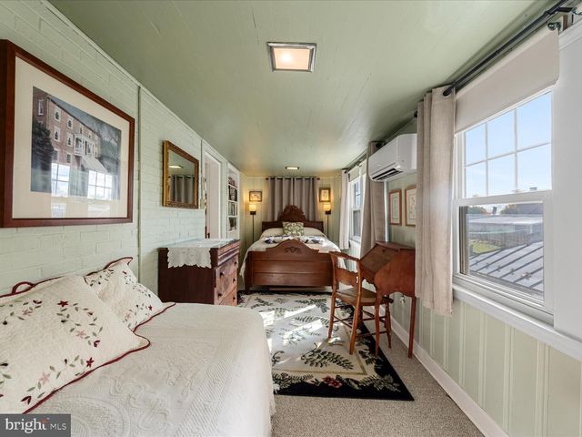 17 E LEICESTER ST, Winchester, VA 22601