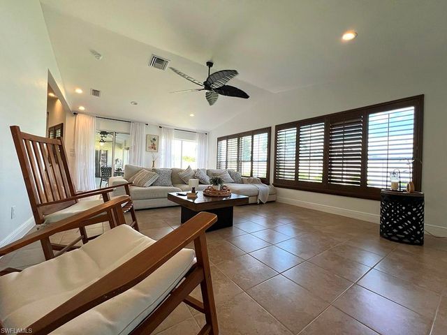 940 SE 20th CT, Cape Coral, FL 33990