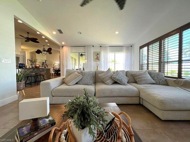 940 SE 20th CT, Cape Coral, FL 33990