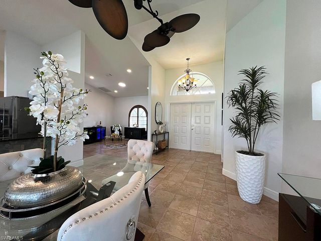 940 SE 20th CT, Cape Coral, FL 33990