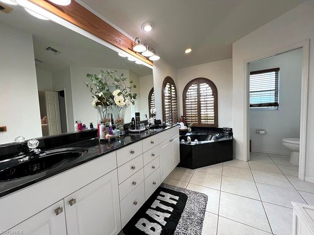 940 SE 20th CT, Cape Coral, FL 33990