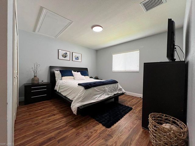 940 SE 20th CT, Cape Coral, FL 33990