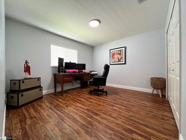 940 SE 20th CT, Cape Coral, FL 33990