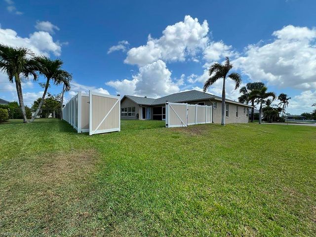 940 SE 20th CT, Cape Coral, FL 33990