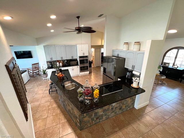 940 SE 20th CT, Cape Coral, FL 33990