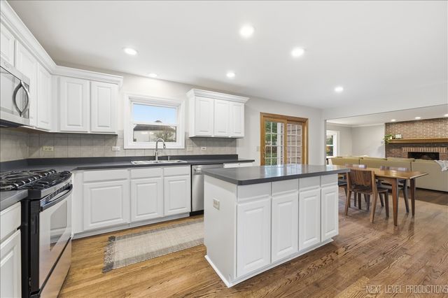 135 Westhaven Circle, Geneva, IL 60134