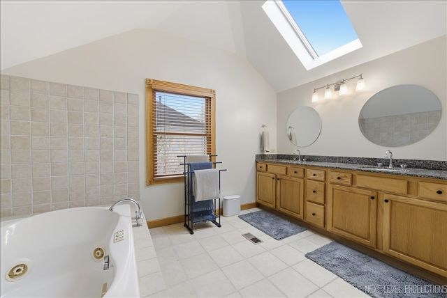 135 Westhaven Circle, Geneva, IL 60134