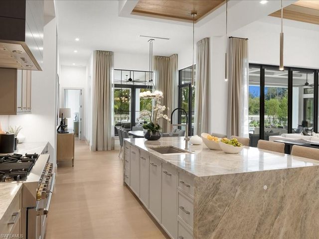 6462 Daniels RD, Naples, FL 34109