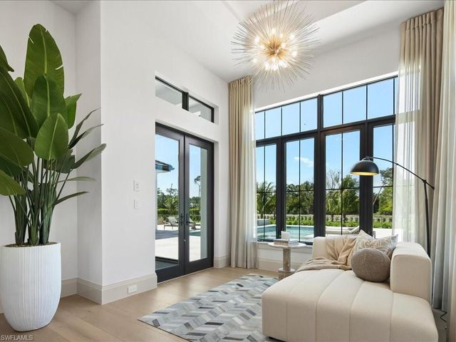 6462 Daniels RD, Naples, FL 34109