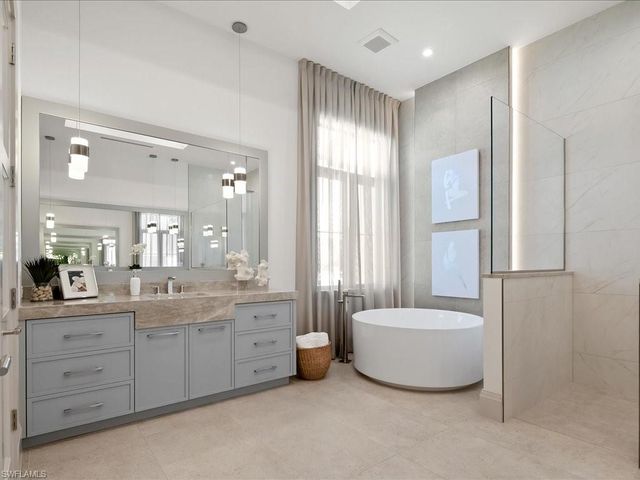 6462 Daniels RD, Naples, FL 34109