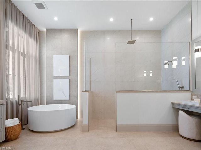 6462 Daniels RD, Naples, FL 34109