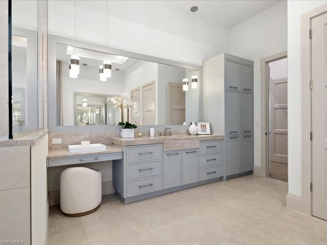 6462 Daniels RD, Naples, FL 34109