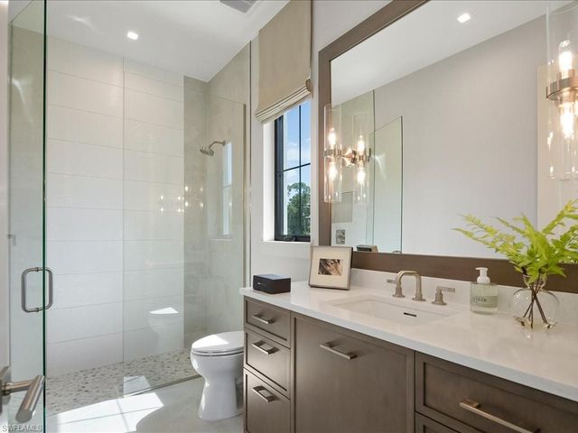 6462 Daniels RD, Naples, FL 34109