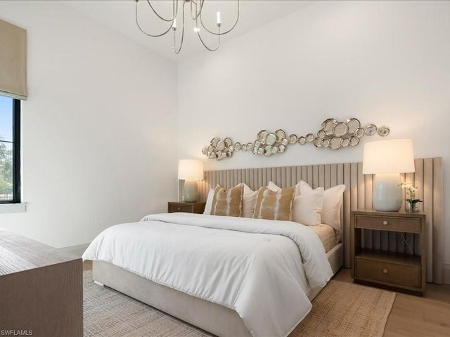 6462 Daniels RD, Naples, FL 34109