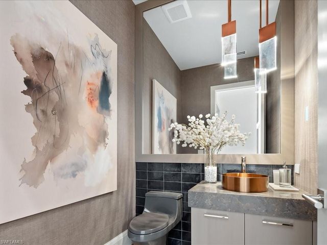 6462 Daniels RD, Naples, FL 34109