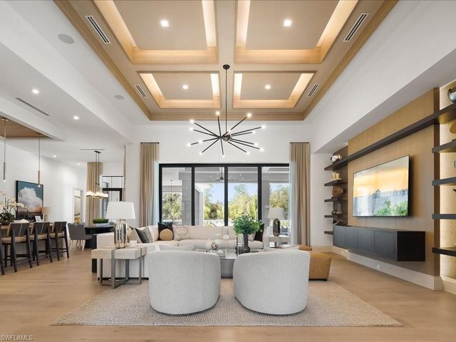 6462 Daniels RD, Naples, FL 34109