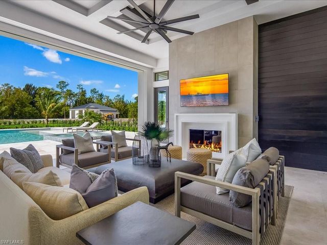 6462 Daniels RD, Naples, FL 34109