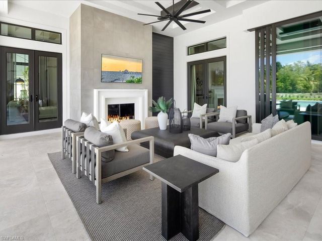 6462 Daniels RD, Naples, FL 34109