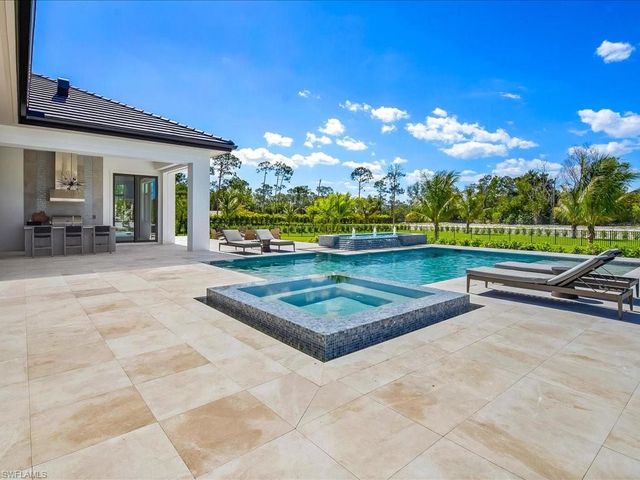 6462 Daniels RD, Naples, FL 34109