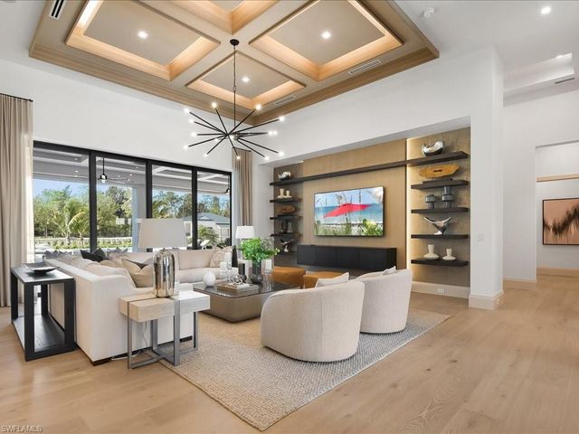 6462 Daniels RD, Naples, FL 34109