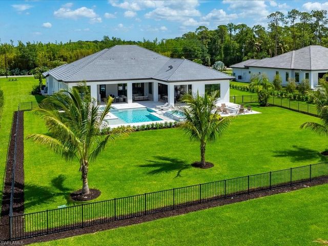 6462 Daniels RD, Naples, FL 34109