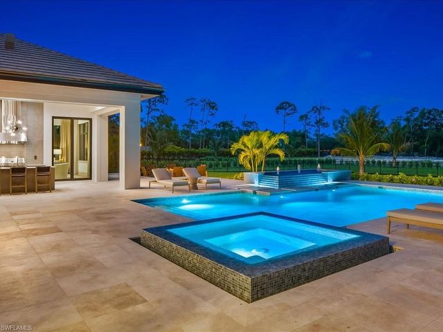 6462 Daniels RD, Naples, FL 34109