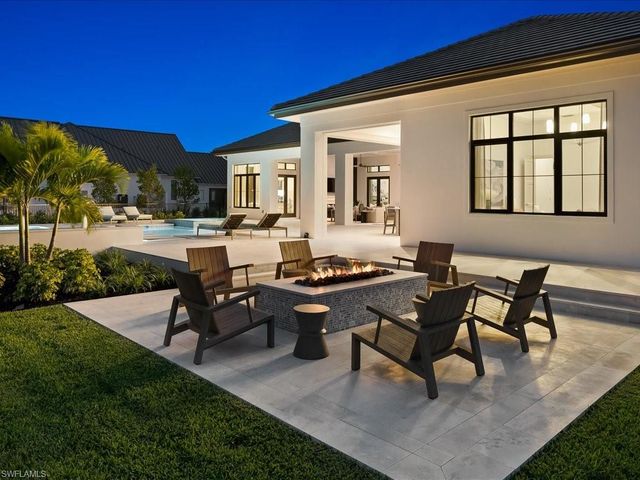 6462 Daniels RD, Naples, FL 34109