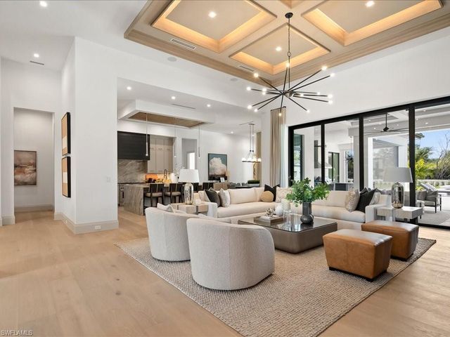 6462 Daniels RD, Naples, FL 34109