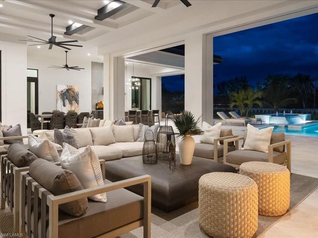 6462 Daniels RD, Naples, FL 34109