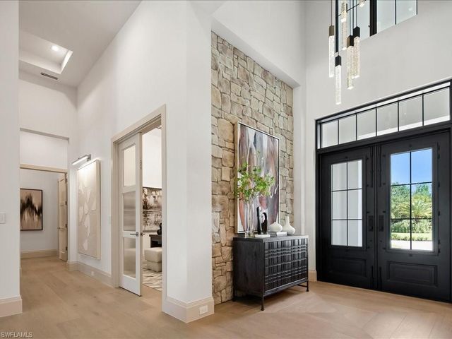 6462 Daniels RD, Naples, FL 34109