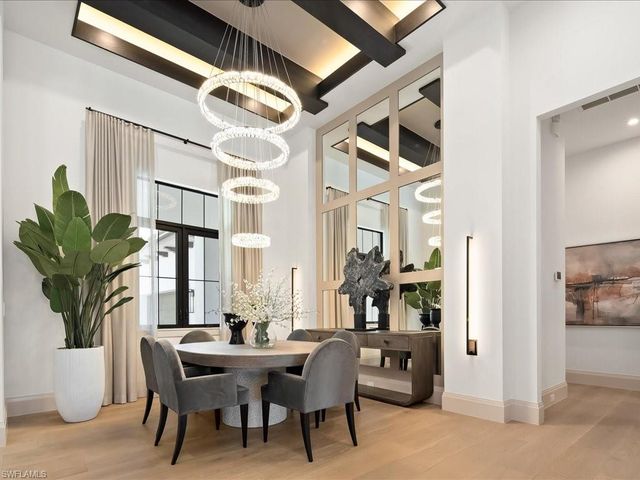 6462 Daniels RD, Naples, FL 34109