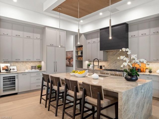 6462 Daniels RD, Naples, FL 34109