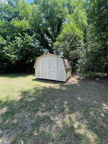 3 Second Avenue, Thomasville, NC 27360